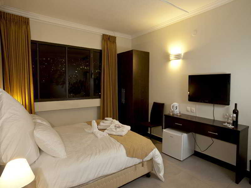 Market Hotel Хайфа Екстериор снимка